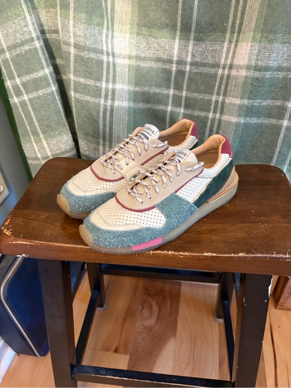 Clarks Tor run Beige Cream Green Pink Suede Sneakers 8